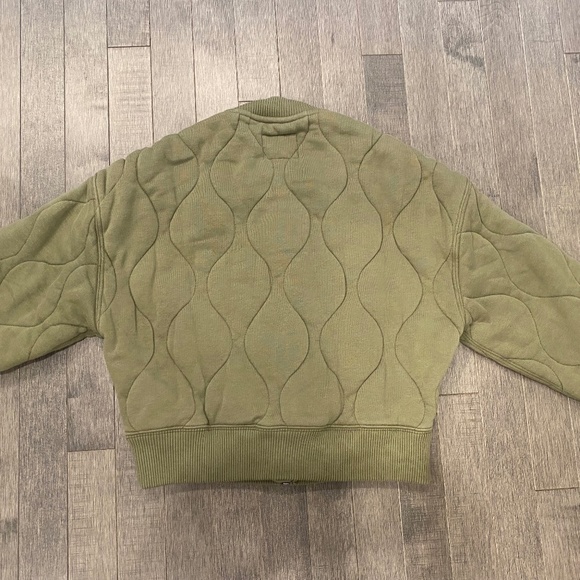 🚫SOLD🚫 NWT Abercrombie & Fitch Onion-Quilted Bomber Jacket - Picture 2 of 8
